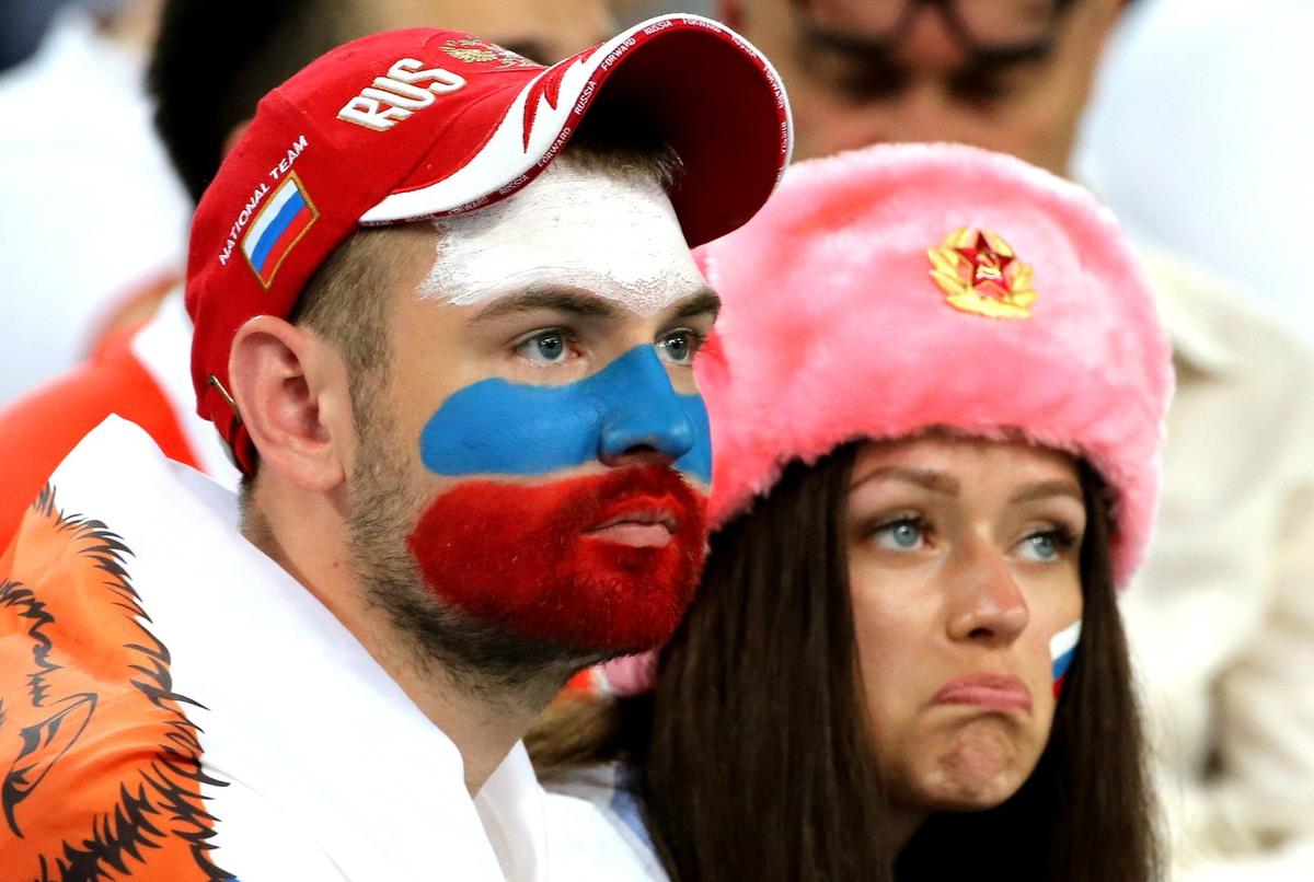 Ублажать и развлекать болельщиков надо так, чтобы они с радостью оставляли денежки на стадионах. Но и этим похвастаться почти никто из резидентов РПЛ не может. Фото: Александр Демьянчук / ТАСС