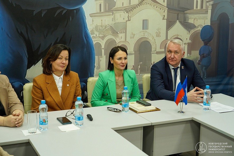 Татьяна Буцкая на встрече с руководством и активистами НовГУ. Фото: пресс-служба вуза
