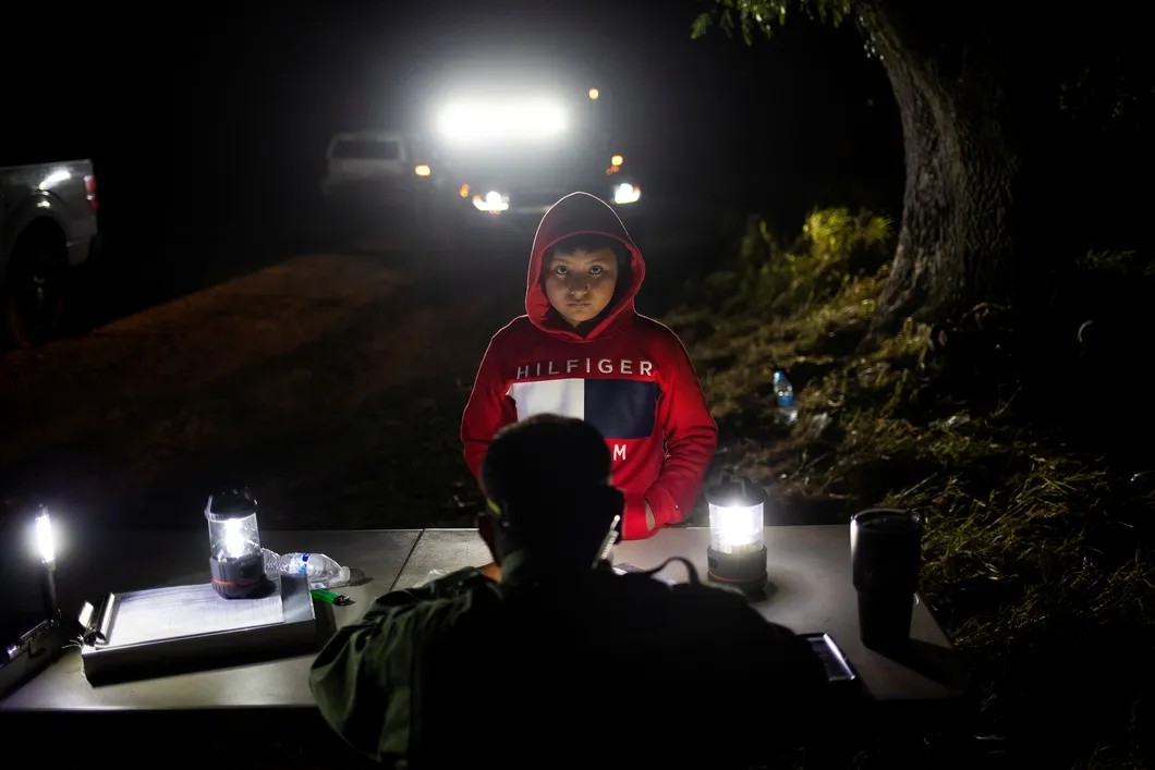 8-летний житель Гватемалы пытается пересечь границу с США в одиночку. Фото: Reuters