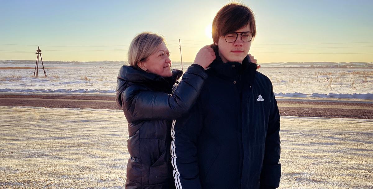Никита Уваров с мамой. Фото: А. Китайцев