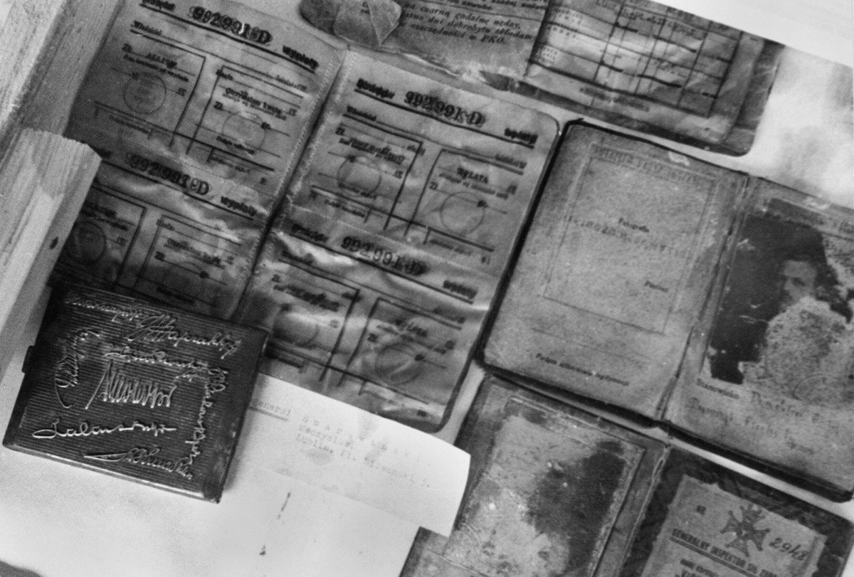 Пакет документов, принадлежащих генералу Мечиславу Сморавицкому. Фото: IMAGO / piemags