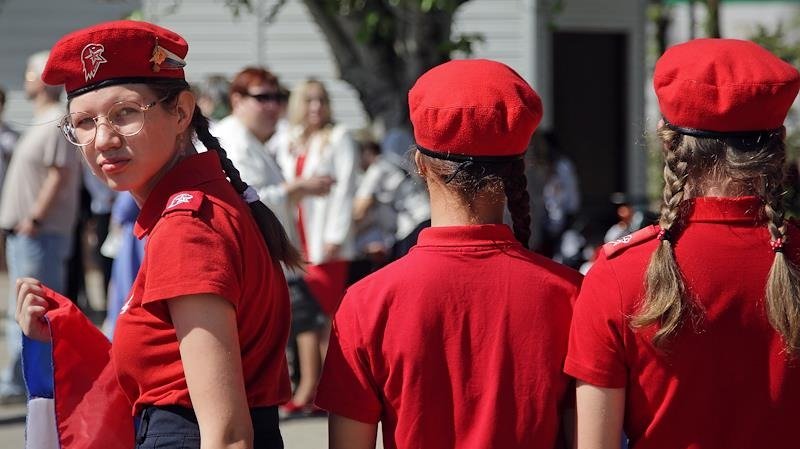 Всем служить?