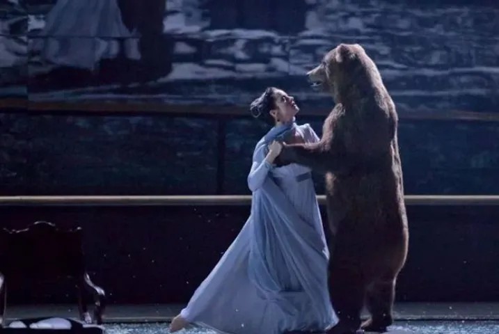 А медведь в финале — он ведь тоже из «Сна Татьяны».