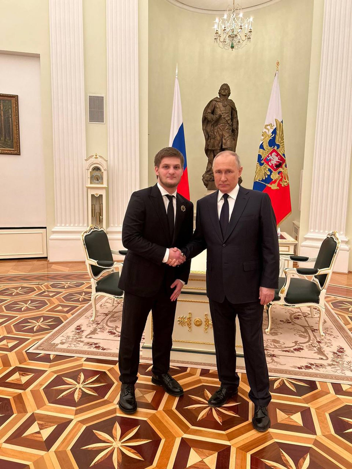 Сын Рамзана Кадырова Ахмат на встрече с Владимиром Путиным, 3 марта 2023 г. Фото: телеграм-канал Рамзана Кадырова
