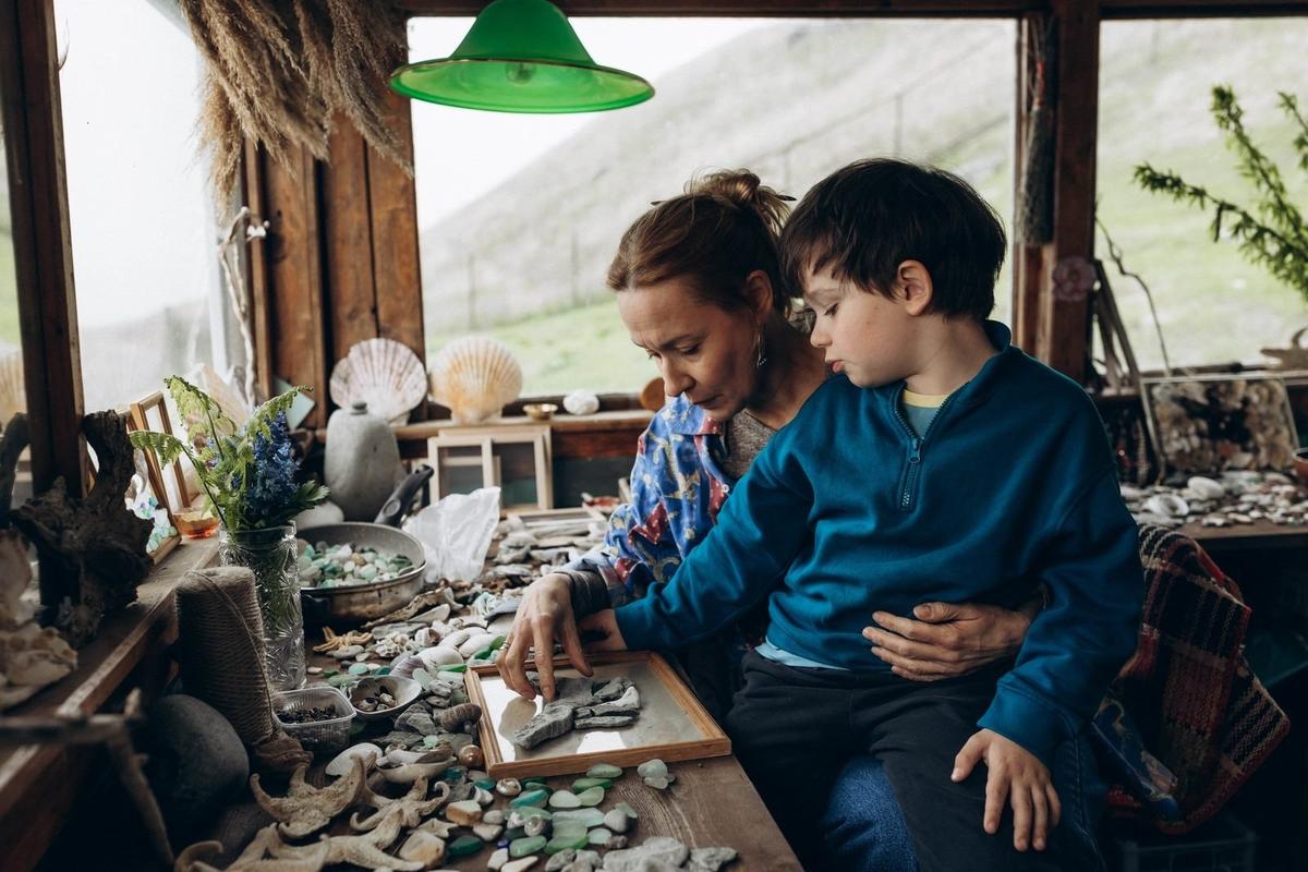 Кадр из фильма «Большая земля». Источник: kino-teatr.ru