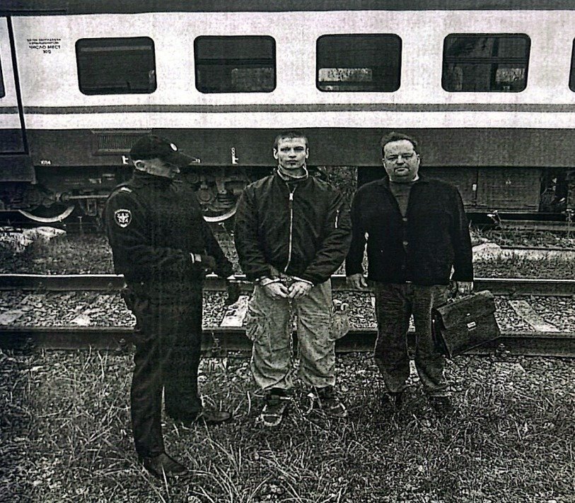 Обвиняемый Ярослав К. и его адвокат Игорь Волчков, проверка. Фото: из материалов дела