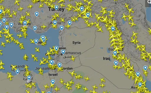 Над Сирией практически не летают гражданские самолеты.Источник:  www.flightradar24.com