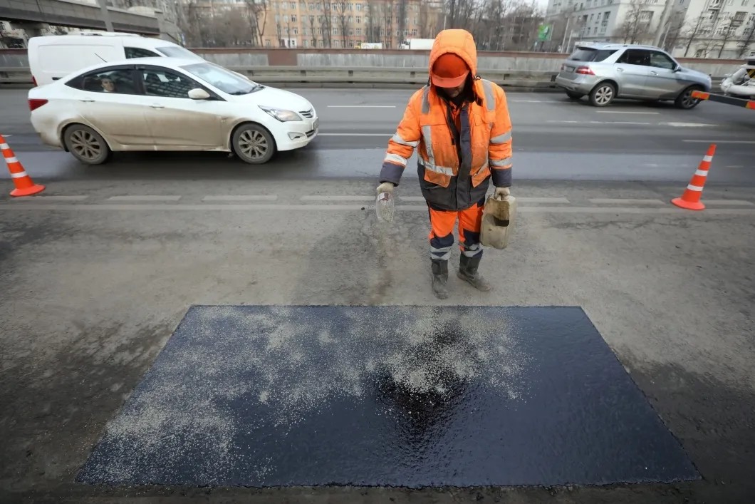 Латочный ремонт дорог в России. Фото: РИА Новости