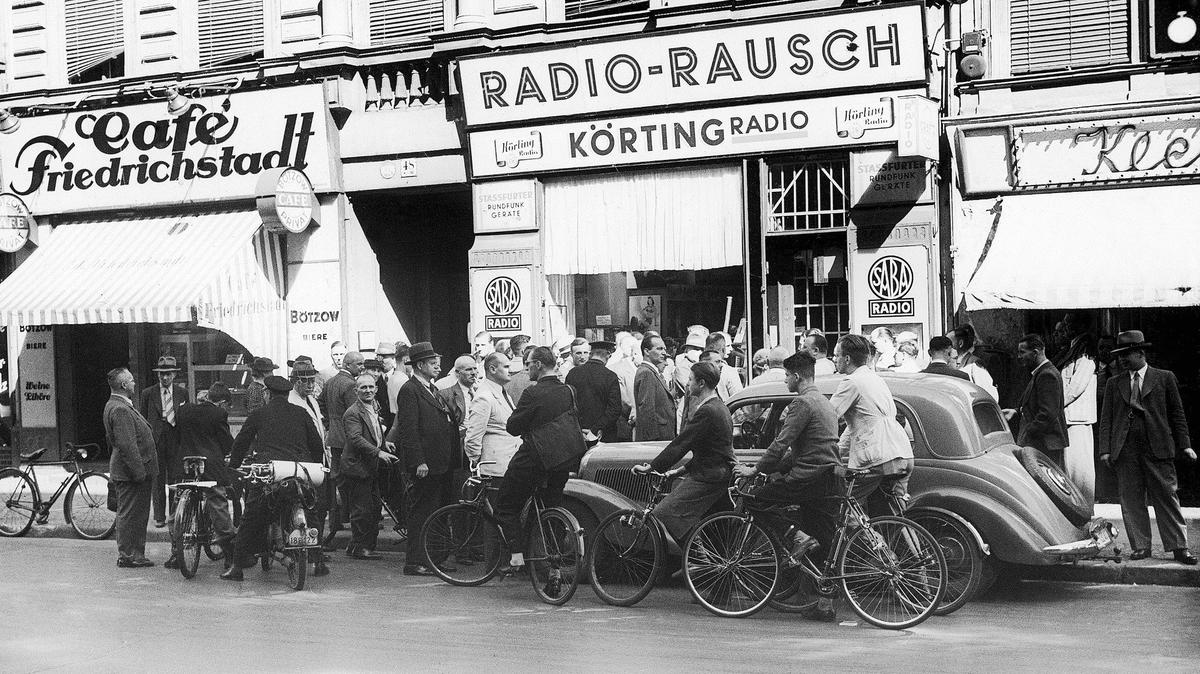 «Может, вы тоже бомбите их дома». — «В газетах пишут, что нет»