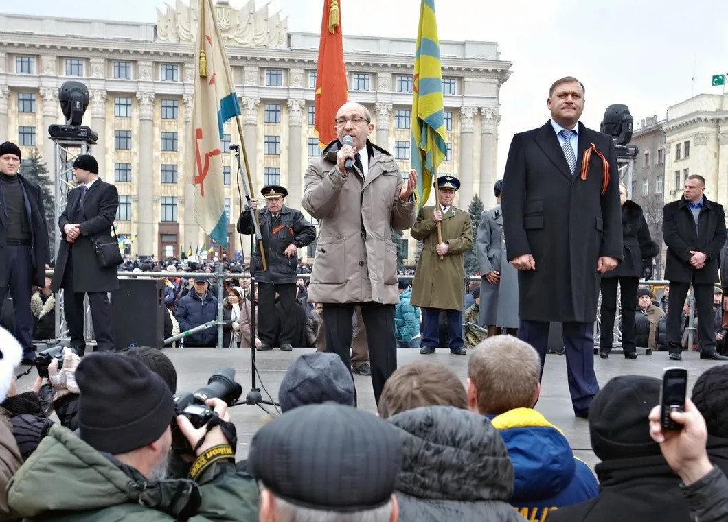 Геннадий Кернес и Михаил Добкин во время митинга в защиту города на площади Свободы, 1 марта 2014 года. Фото: Сергей Козлов / ИТАР-ТАСС