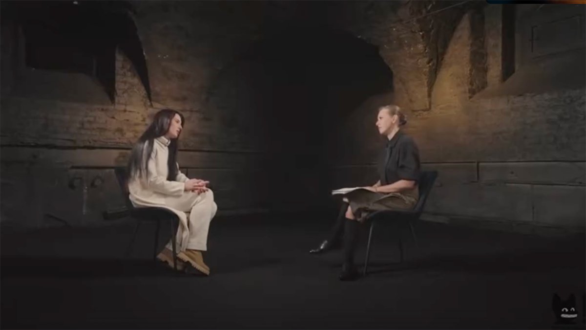 Евгения Хасис и Ксения Собчак. Кадр из видео