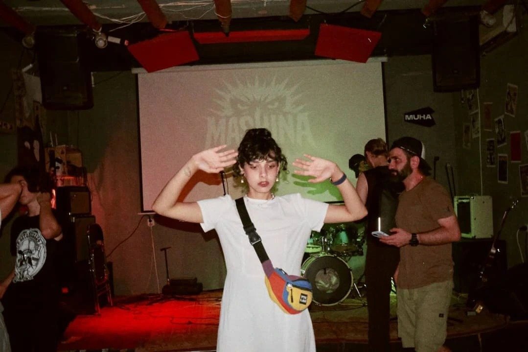 Алван в баре MUHA. Фото: соцсети