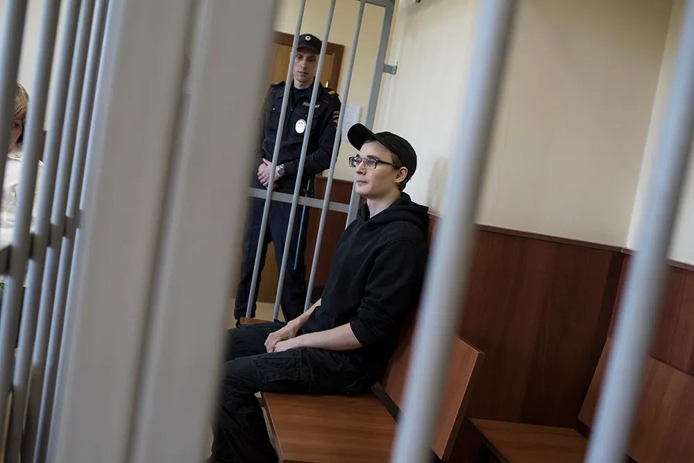 2019 год. Азат Мифтахов на скамье подсудимых. Фото: Виктория Одиссонова / «Новая газета»