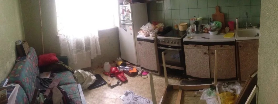 Кухня, где избивали Мурада Рагимова. В том числе: посудой, противнем, ножкой от стола
