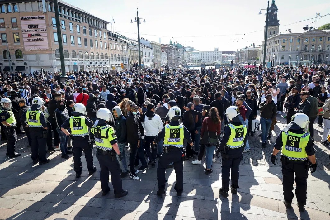 Многотысячная акция Black Lives Matter в Стокгольме, лето 2020. Фото: EPA