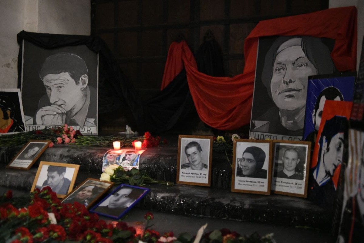 Мемориал на месте убийства. Фото: Светлана Виданова / «Новая газета»