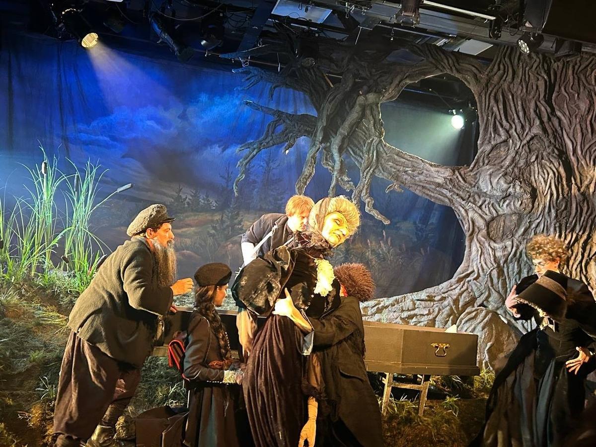 Сцена из спектакля «Гроза»