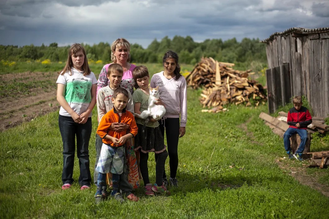 Приемная семья Юлии Широбоковой. Фото: Владислав Докшин / «Новая газета»