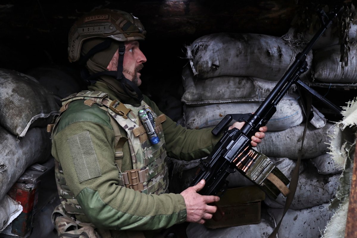 Украинский военнослужащий в окрестностях Донецка. Апрель 2021 года. Фото: AP / TASS