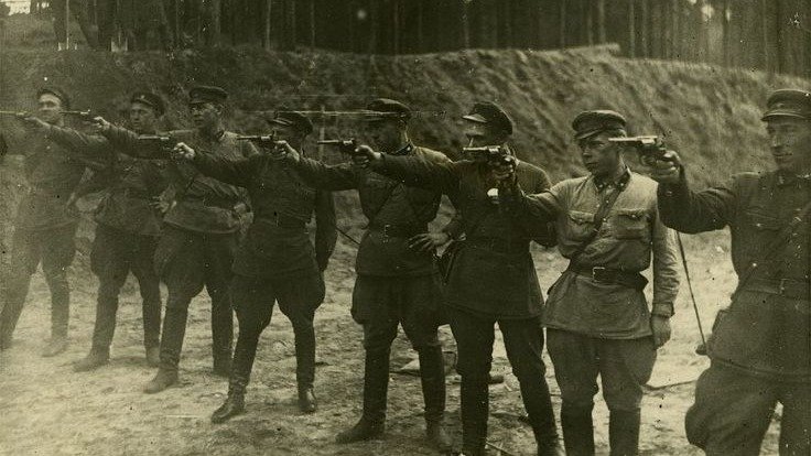 «…находятся под судом или что-либо другое в этом роде»