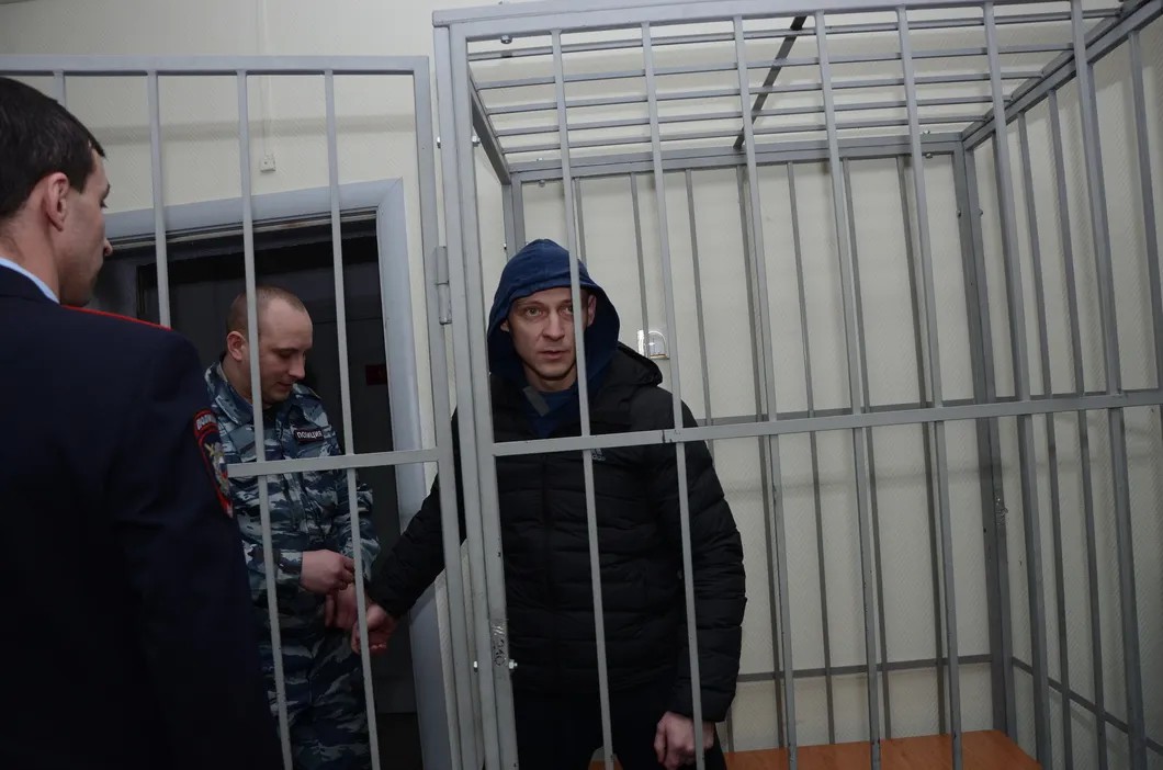 Напавший на Игоря Рудникова бывший полицейский в суде