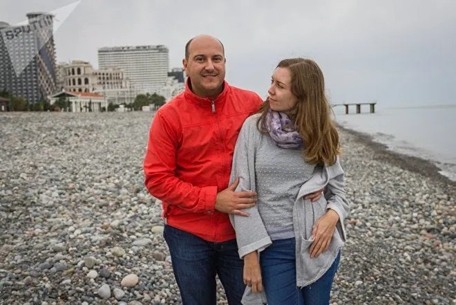 Егор Павлов, владелец туристического агентства, с супругой, Анастасией Павловой. Фото: Sputnik Georgia.