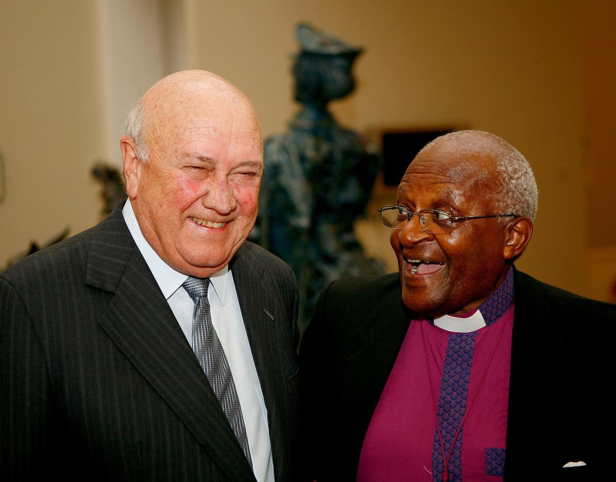 Лауреат Нобелевской премии мира, бывший президент ЮАР Фредерик де Клерк и Десмонт Туту. Фото: Michelly Rall / WireImage