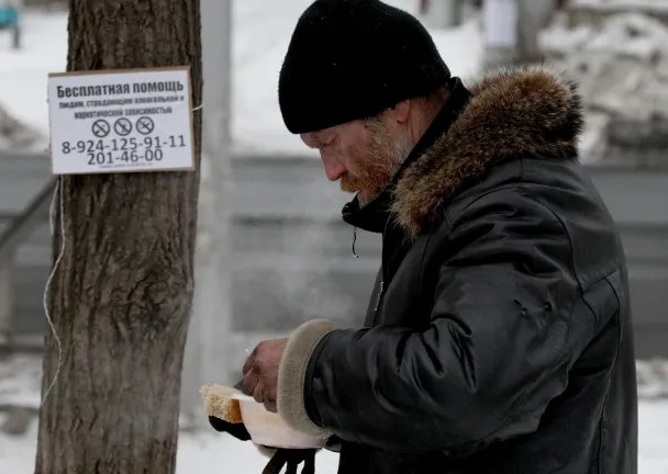 Бездомные получили бесплатный обед. Фото: РИА Новости