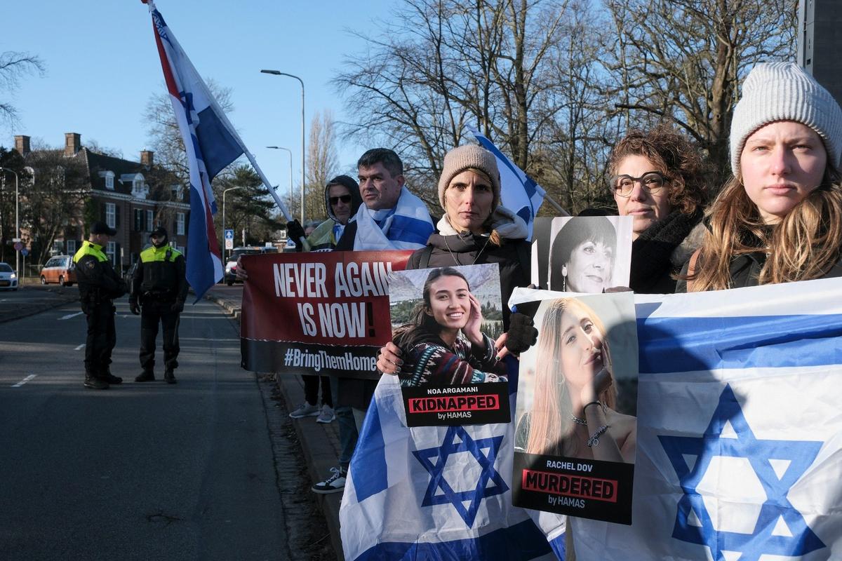 Гаага. Акция в поддержку Израиля во время судебного процесса над страной по иску ЮАР. Фото: AP / TASS