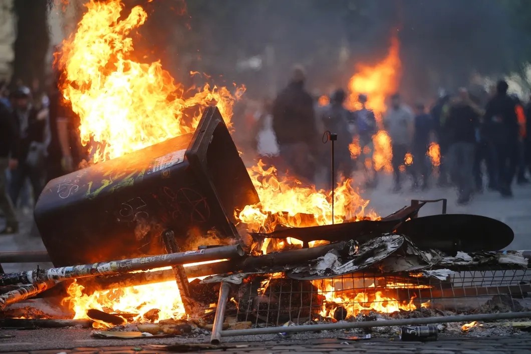 Беспорядки во время уличной войны в Гамбурге. Фото: Reuters