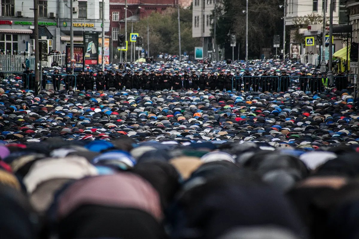 В день праздника Курбан-байрам. Москва. Фото: Влад Докшин / «Новая газета»