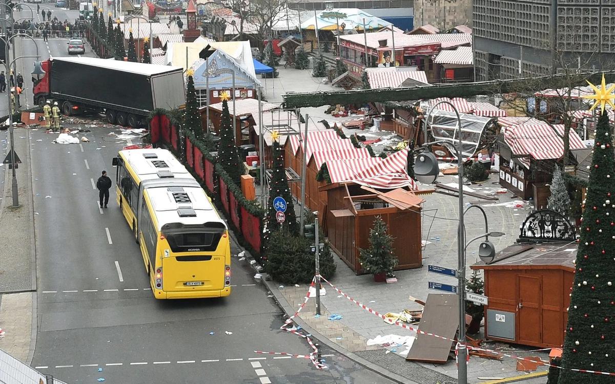 Атаку на рождественский базар в Берлине признали терактом. Обновлено