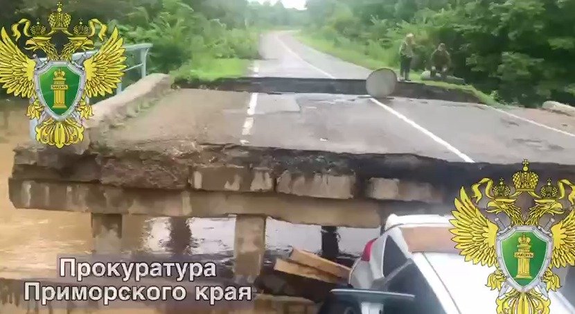 Рухнувший мост у села Иннокентьевка. Источник: прокуратура Приморского края