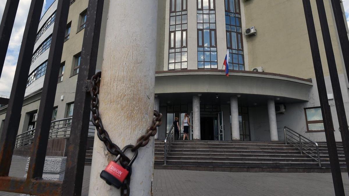 Закрытые двери политических дел