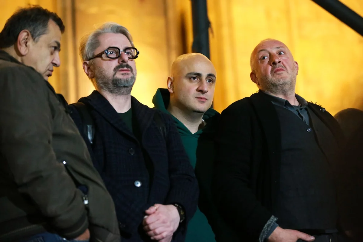 Слева направо: оппозиционер Давид Бердзенишвили, Ника Гварамия, лидер партии «Единое национальное движение» Ника Мелия и бывший президент Грузии Георгий Маргвелашвили. Фото: AP / TASS 