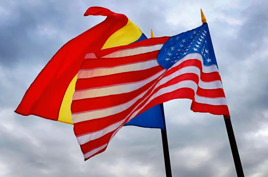 Флаги Румынии и США. Фото: EPA-EFE