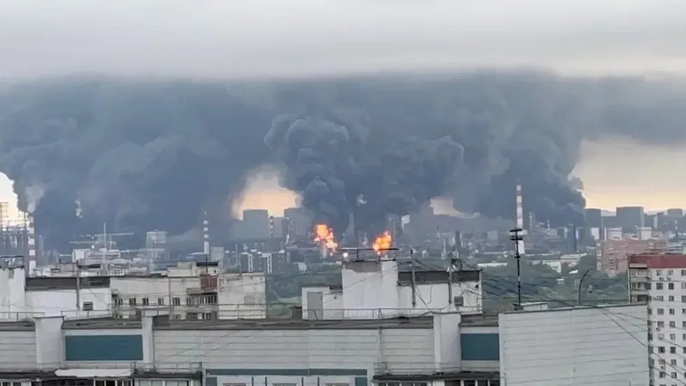 Последствия массированного налета дронов на Москву 18 июня. Окрестности НПЗ в Капотне. Фото: соцсети