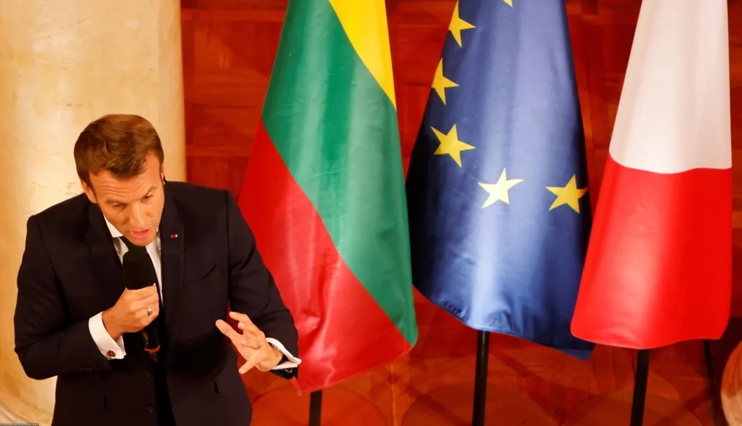 Президент Макрон во время визита в Литву. Фото: Varin Ludovic / AFP / East News