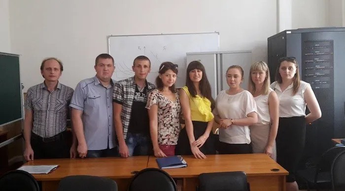На фото слева доцент Луганского университета им. Владимира Даля Аркадий Бихдрикер