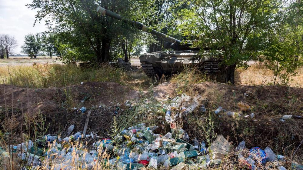 «Тренировали танковый вальс»: жители Волгограда нашли среди мусора на пустыре брошенный танк Т-90