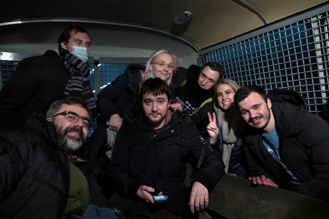 Сотрудники Навального задержаны в аэропорту Внуково. Фото: Влад Докшин / «Новая газета»