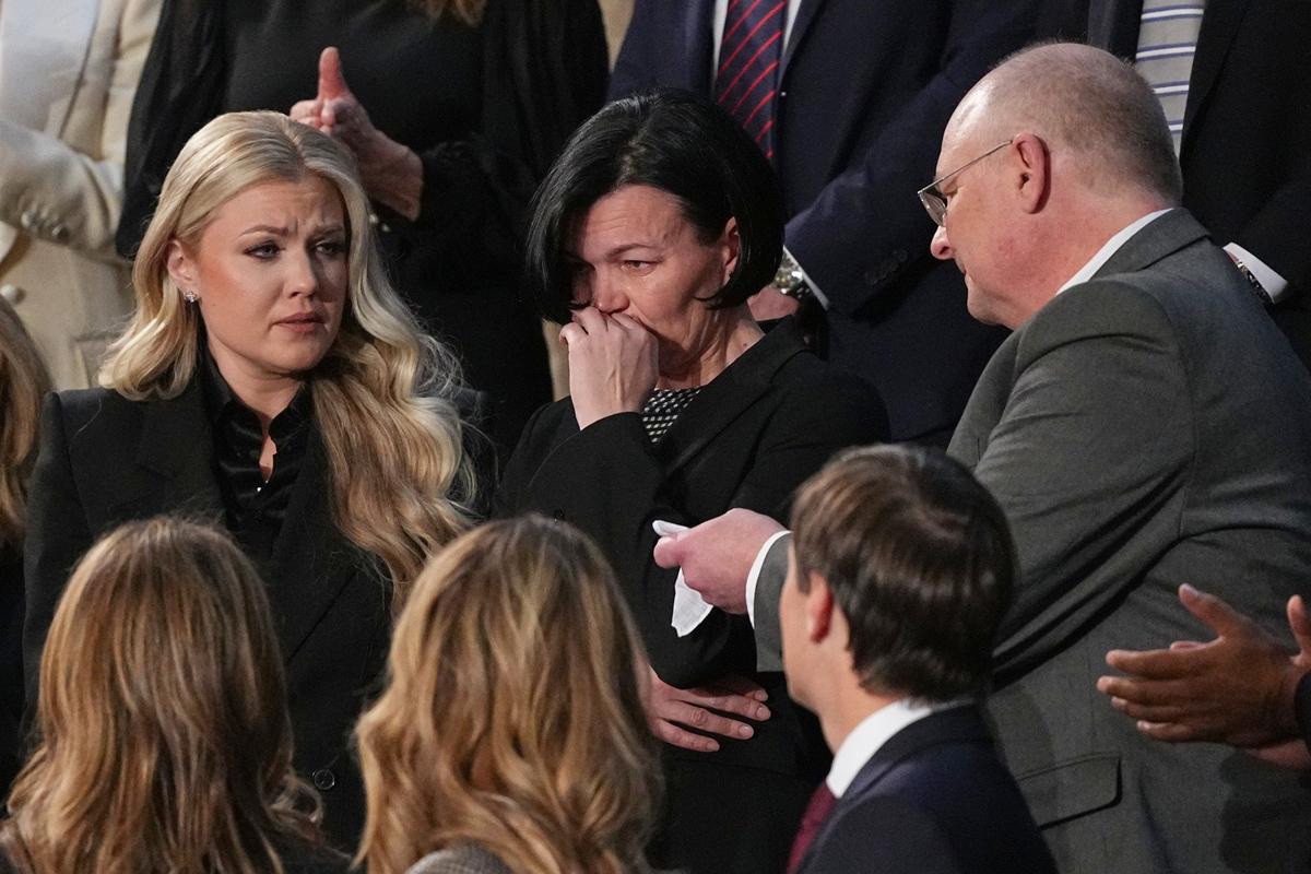 Анна Заруцка (в центре) на выступлении Дональда Трампа. Фото: AP / TASS