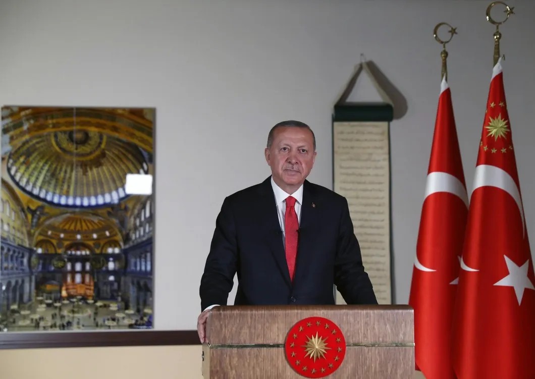 Президент Турции Реджеп Тайип Эрдоган во время обращения к народу после постановления суда о превращении «Святой Софии» из музея в мечеть. 10 июля 2020 года. Фото: ЕРА