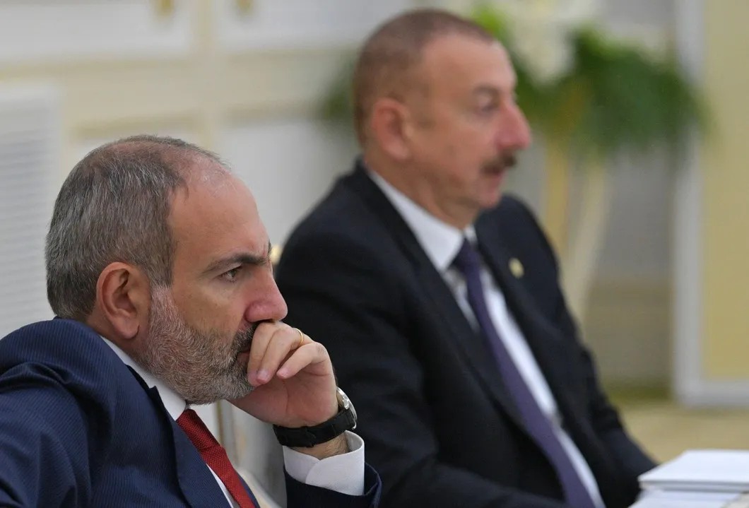 Премьер-министр Армении Никол Пашинян (слева) и президент Азербайджана Ильхам Алиев. Фото: РИА Новости