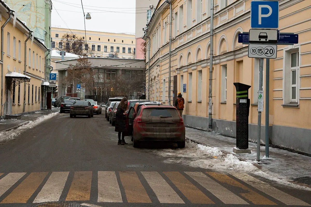 Неуплата парковки. Парковка мэрии Москвы. КПП мэрии Москвы.