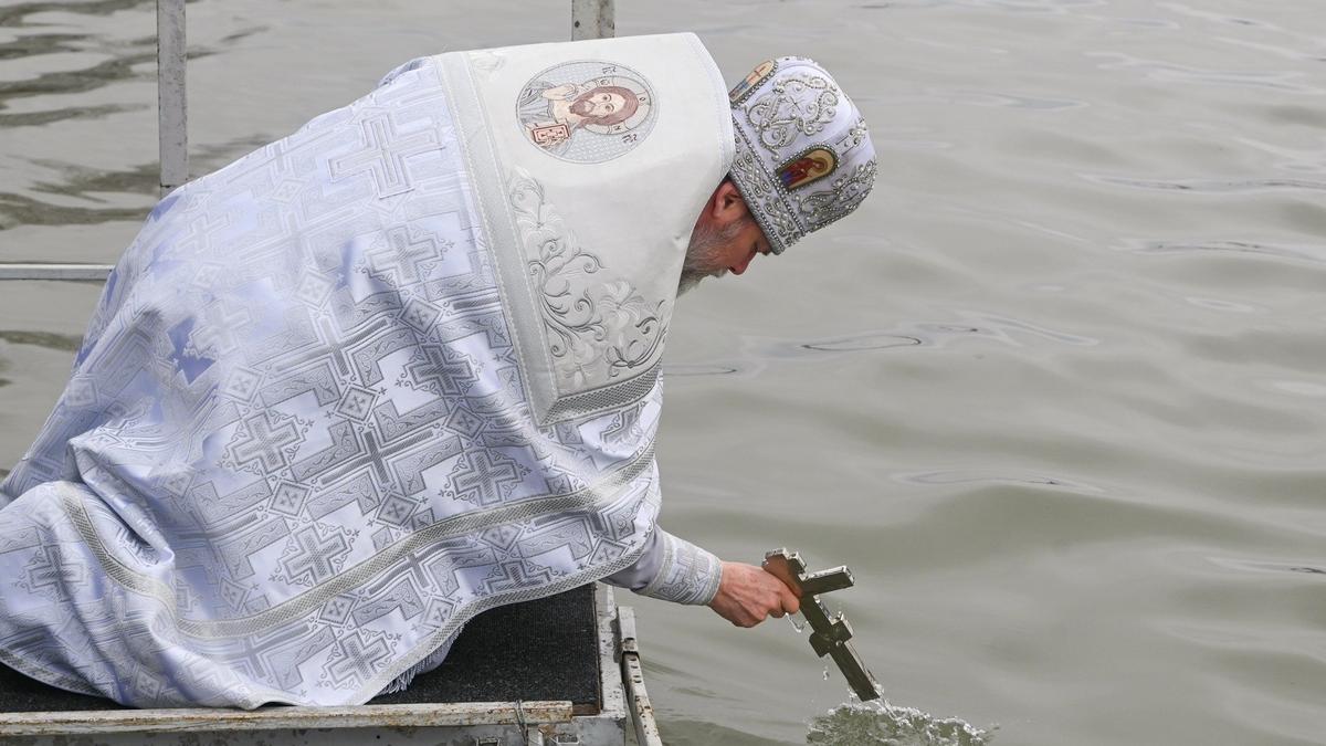В чем унести крещенскую воду?