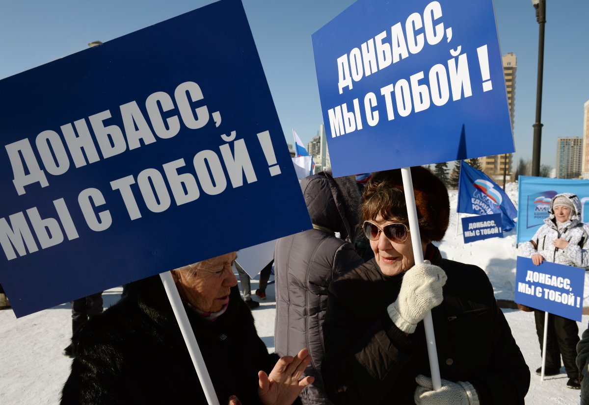 Активисты «Единой России» в Новосибирске на митинге в поддержку жителей Донбасса. Фото: РИА Новости