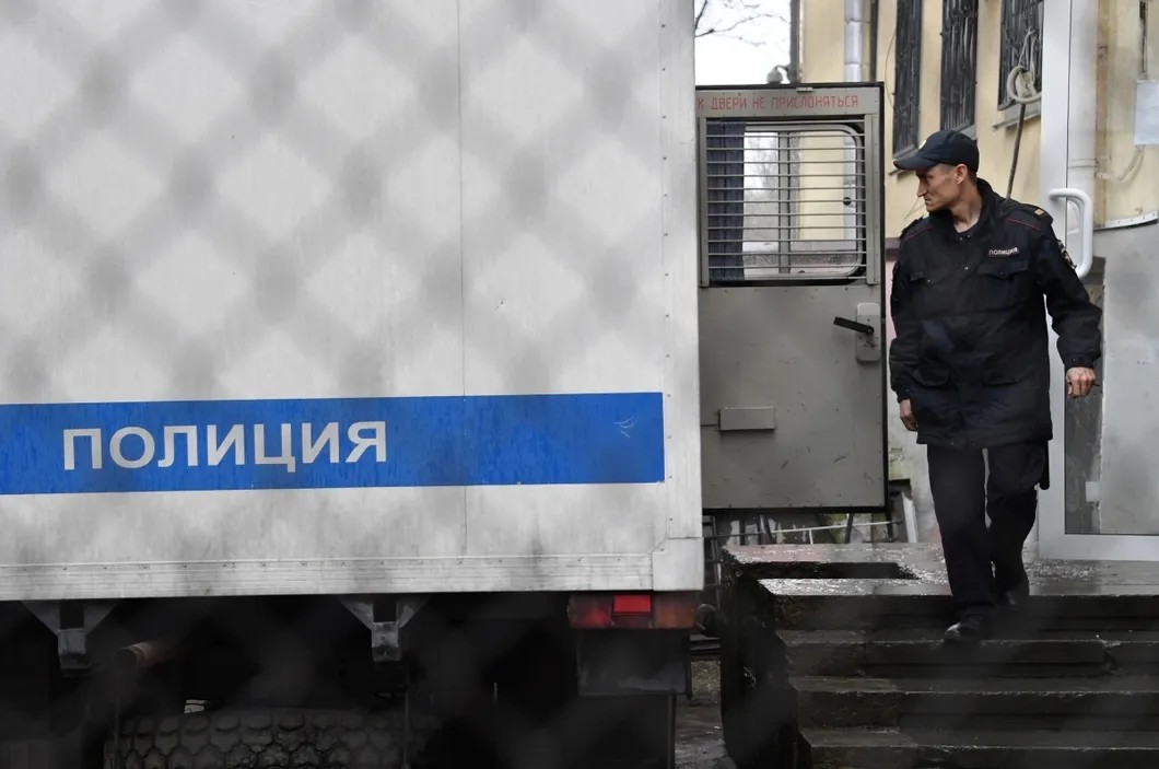 Автозак у суда. Фото: РИА Новости
