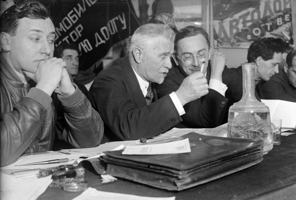 Григорий Александрович Фельдман (слева). Фото: википедия