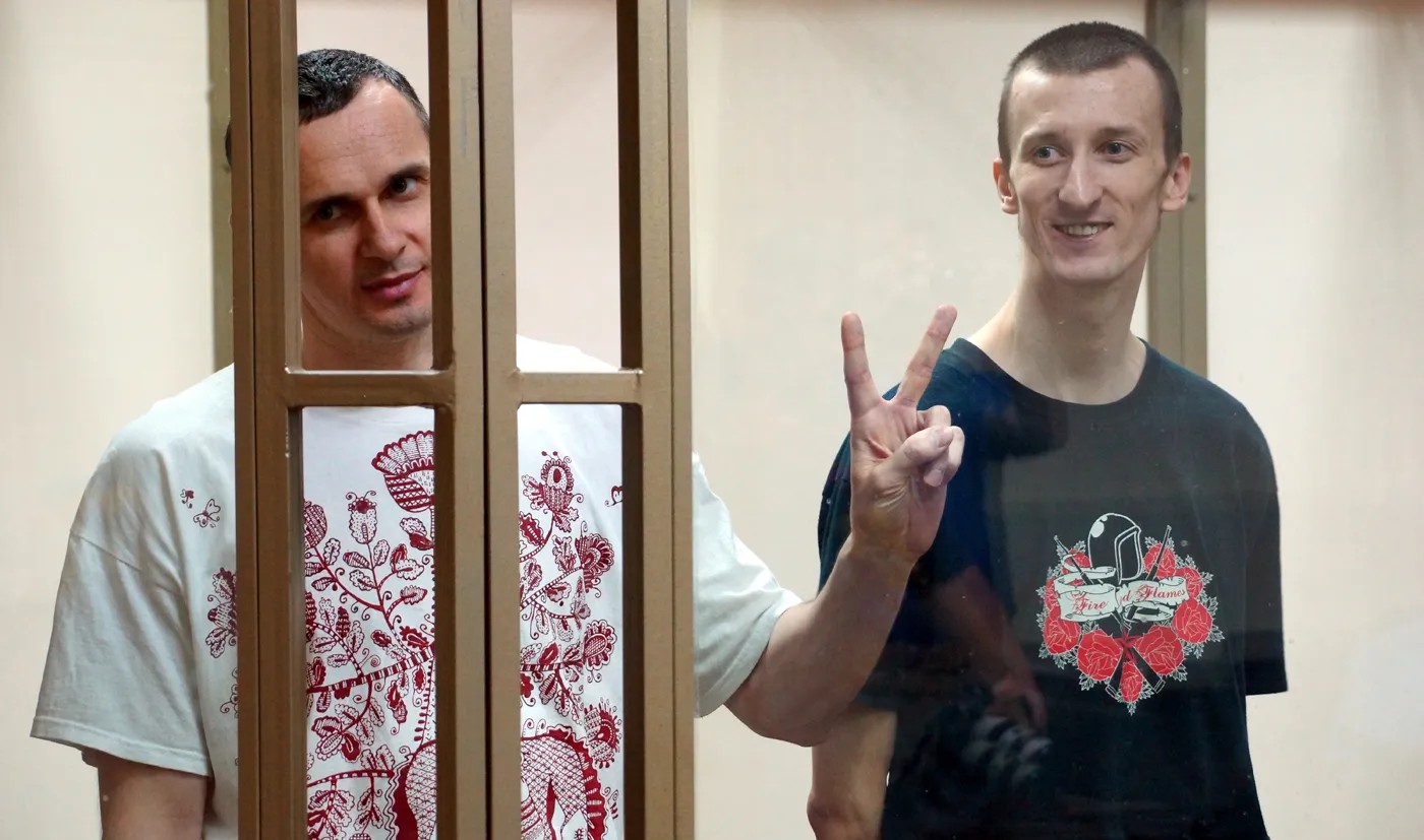 Олег Сенцов и Александр Кольченко во время суда по делу «крымских террористов»